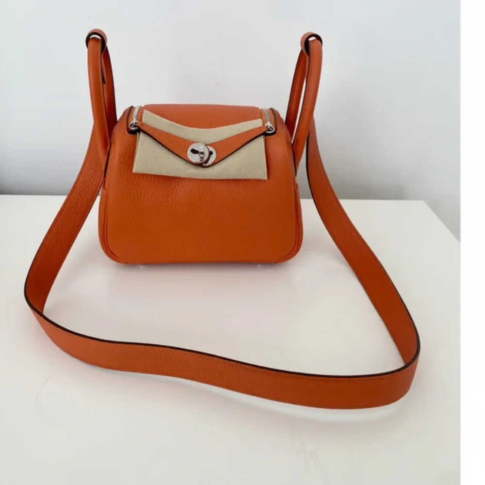 Hermès
Lindy leather handbag
Never worn
Orange, Leather - Picture 10 of 13